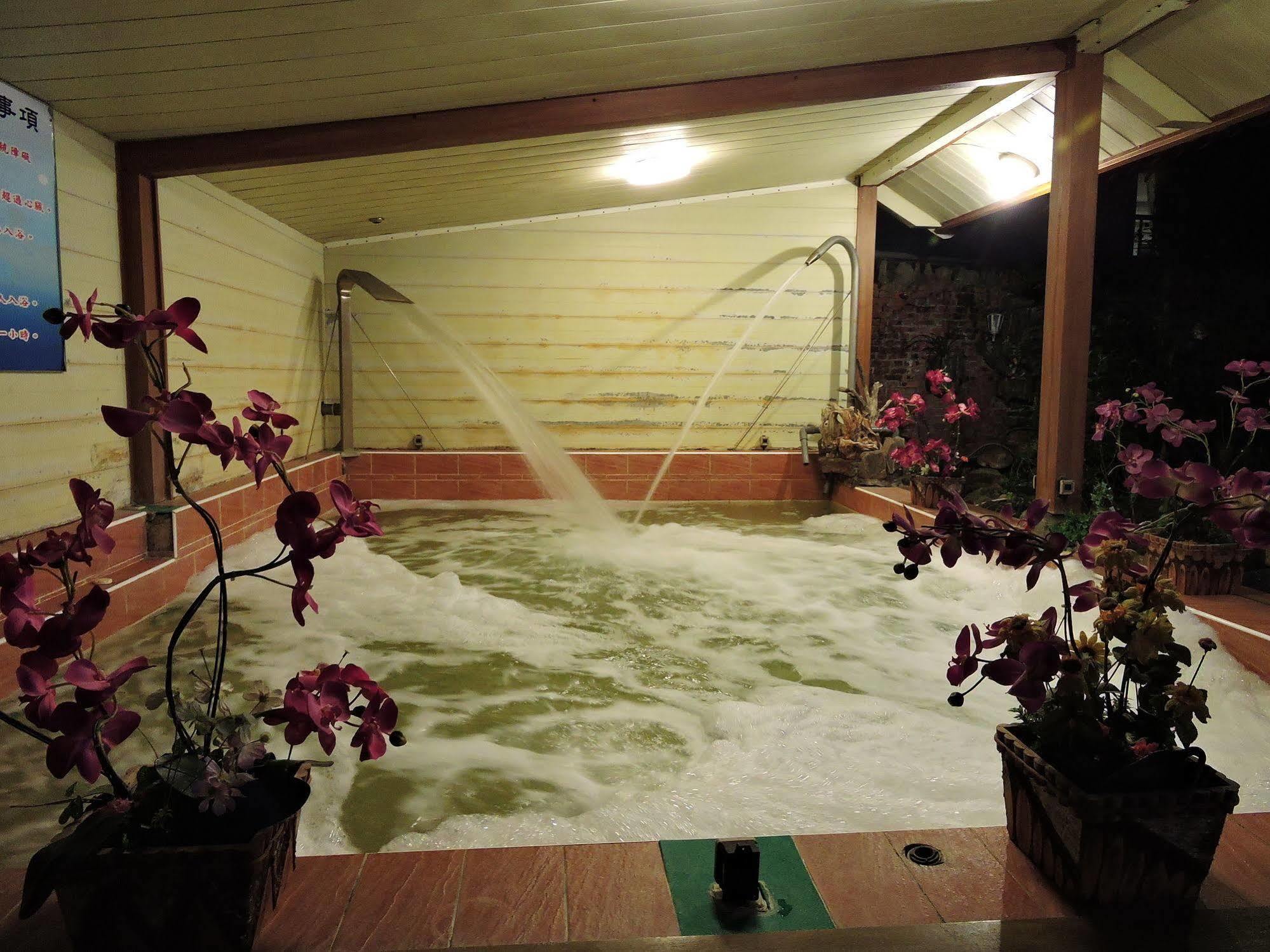 Longchi Hot-Spring Hotel Jiaoxi Exterior photo
